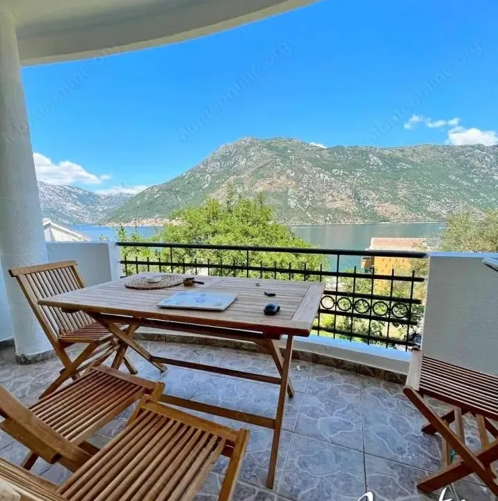 Sale, three bedroom apartment, 132m², Stoliv, Kotor