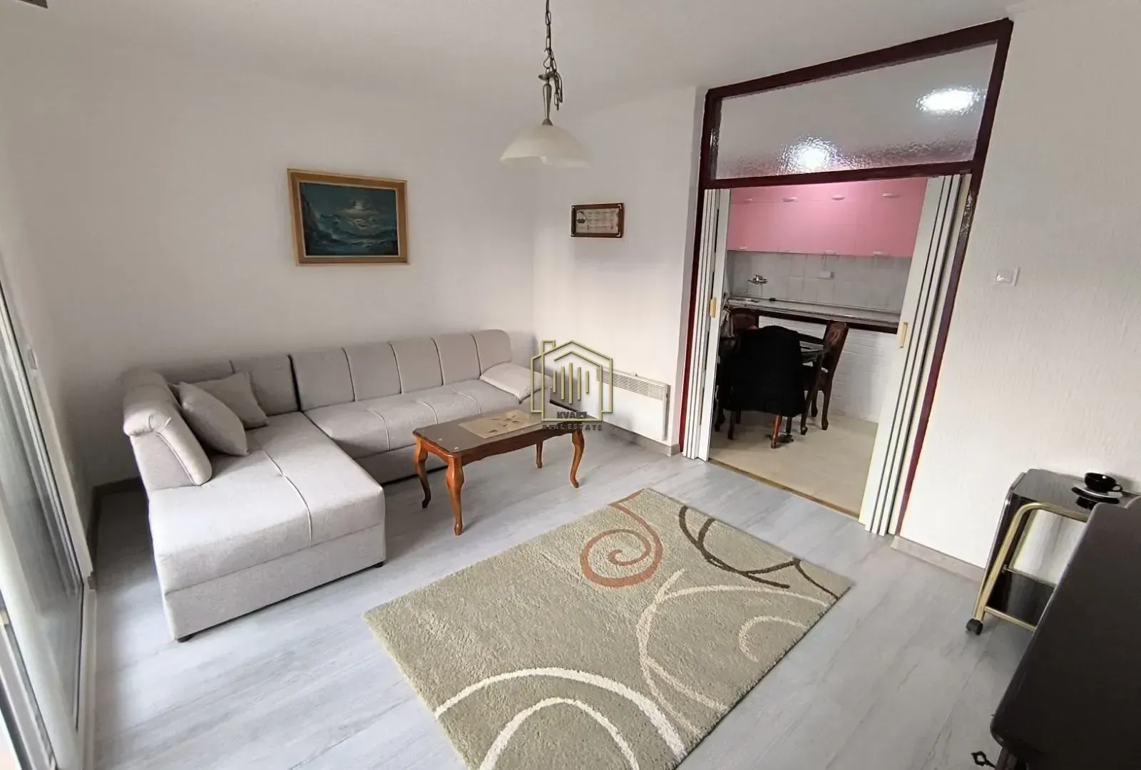 Izdavanje, dvosoban stan, 67m², Centar, Bar