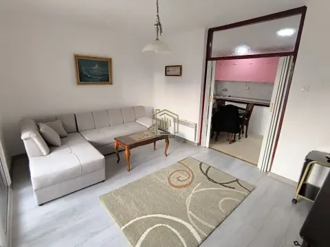 Izdavanje, dvosoban stan, 67m², Centar, Bar - image 1