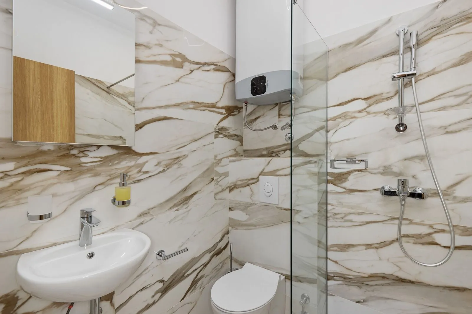 Prodaja, trosoban stan, 158m², Dobrota, Kotor