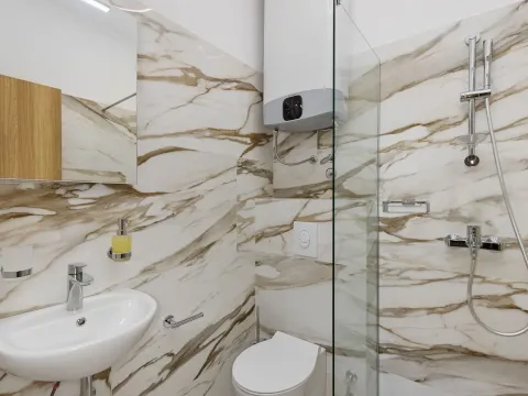 Sale, three bedroom apartment, 158m², Dobrota, Kotor - image 9