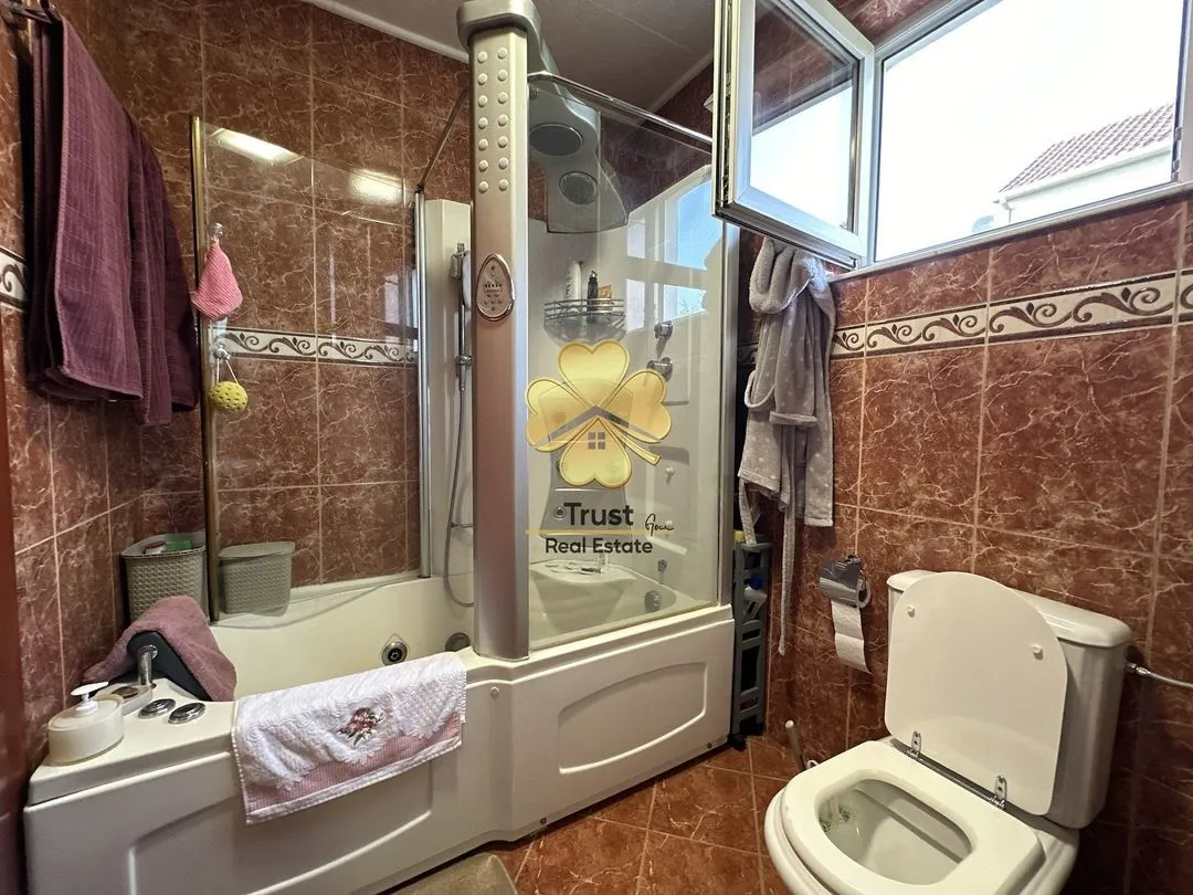 Sale, house, 356m², Tološi, Podgorica