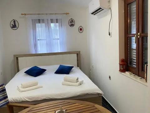 Rent, studio apartment, 24m², Prčanj, Kotor - image 2