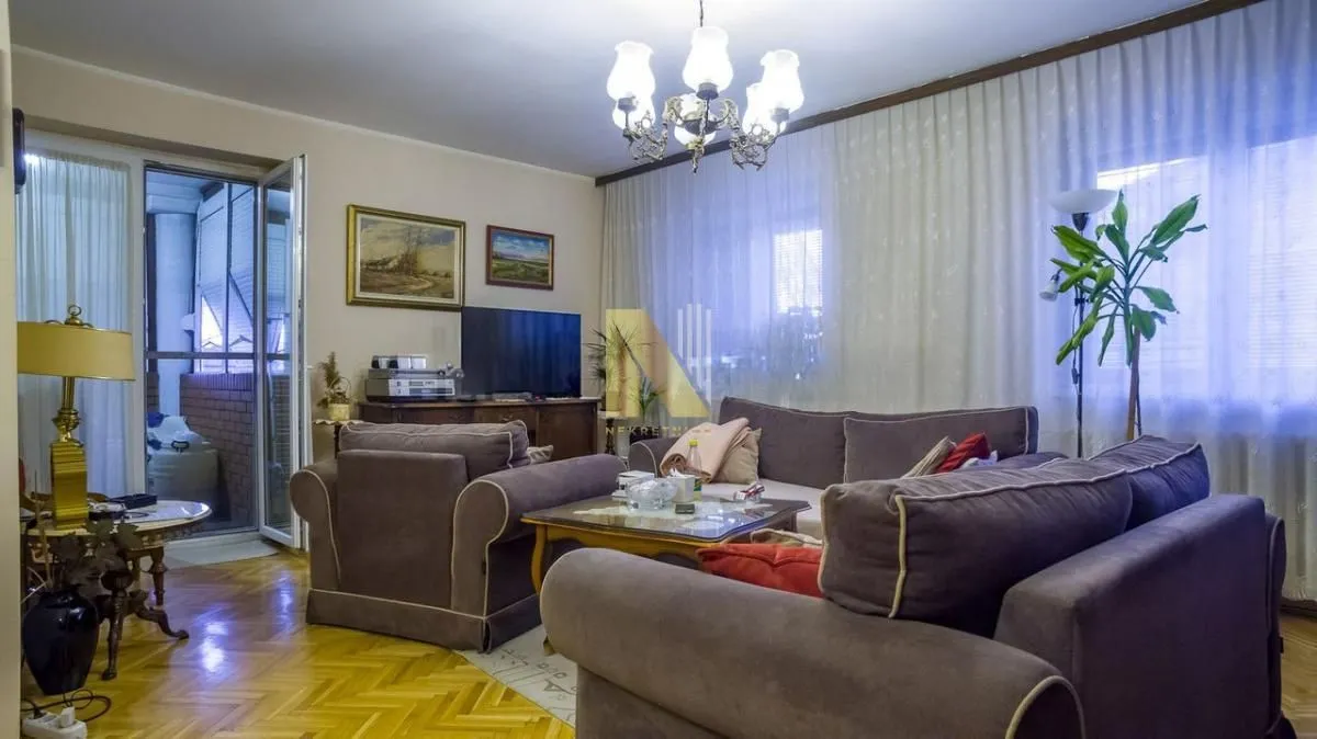 Prodaja, četvorosoban stan, 94m², Bulevar patrijarha Pavla, Novi Sad Sve Podlokacije