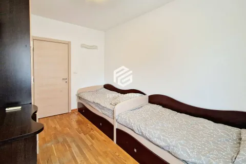 Izdavanje, trosoban stan, 120m², City Kvart, Podgorica - image 15