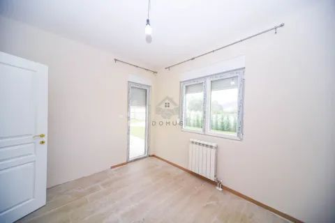 Empty room with a window and a door leading to the terrace. - image 6