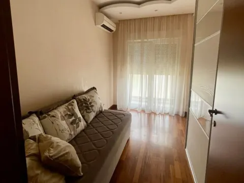 Rent, two bedroom apartment, 72m², City Kvart, Podgorica - image 11