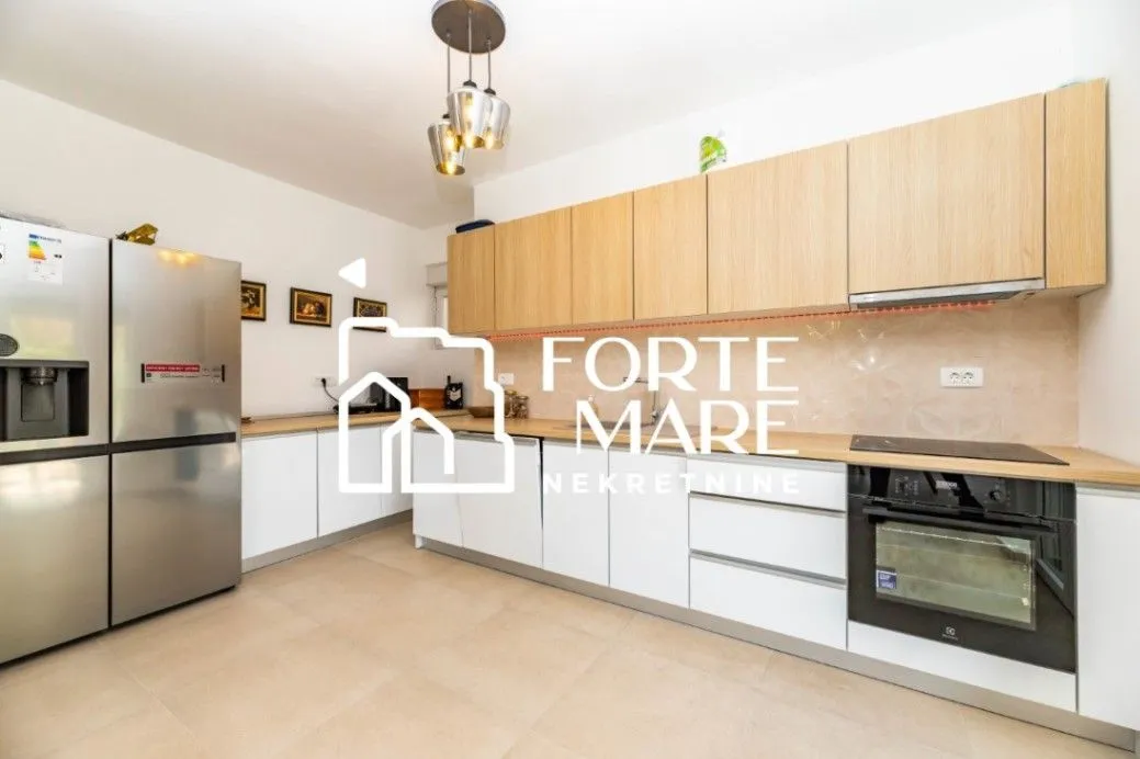 Prodaja, kuća, 294m², Herceg Novi, Crna Gora