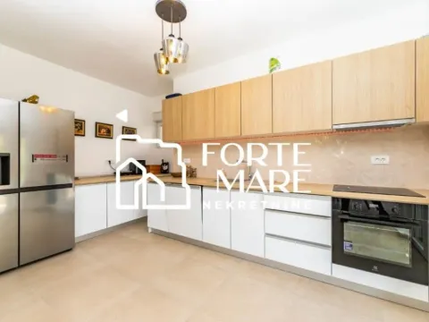 Sale, house, 294m², Herceg Novi, Crna Gora - image 13