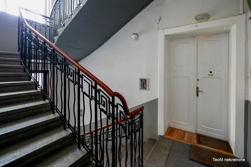 Prodaja, trosoban stan, 86m², Vračar, Šid