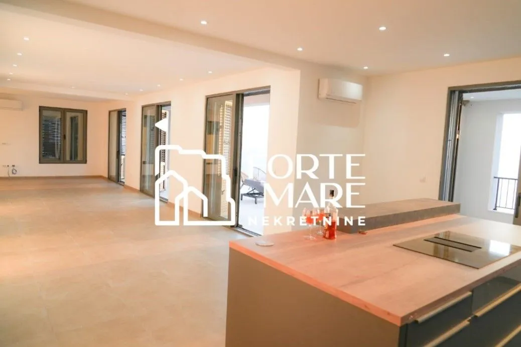 Sale, house, 430m², Blizikuće, Budva
