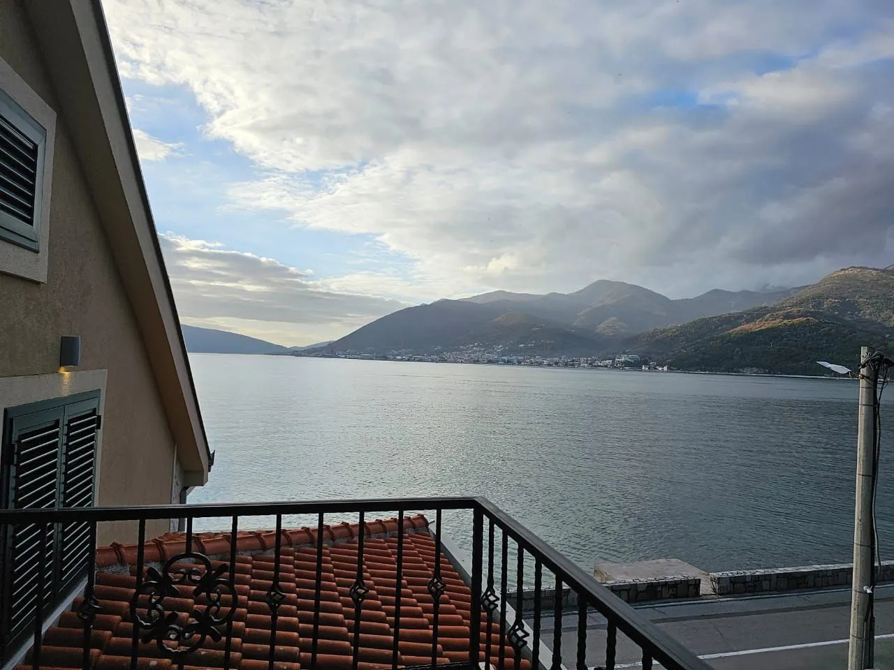 Prodaja, kuća, 211m², Donja Lastva, Tivat