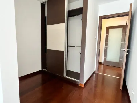 Izdavanje, četvorosoban stan, 228m², Preko Morače, Podgorica - image 8