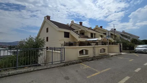Rent, office space, 280m², Gorica C, Podgorica - image 1