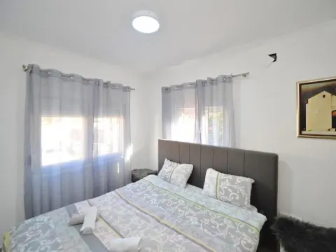 Izdavanje, kuća, 100m², Škaljari, Kotor - image 20