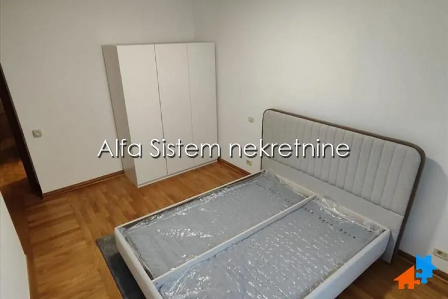 Rent, four bedroom apartment, 120m², Kalenić Pijaca, Vračar Sve Podlokacije