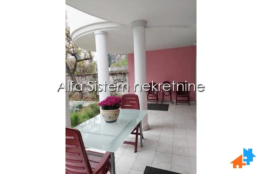 Izdavanje, četvorosoban stan, 120m², Savski Venac, Beograd