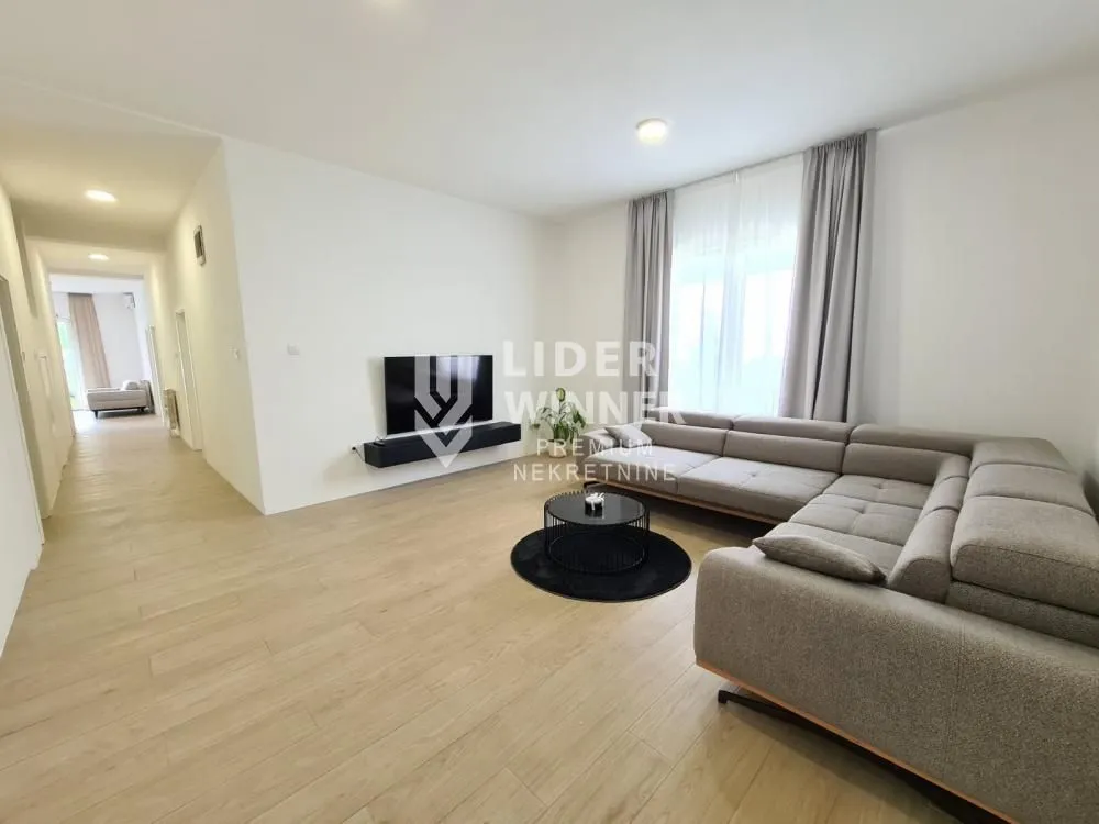 Prodaja, četvorosoban stan, 220m², Savski Venac, Beograd
