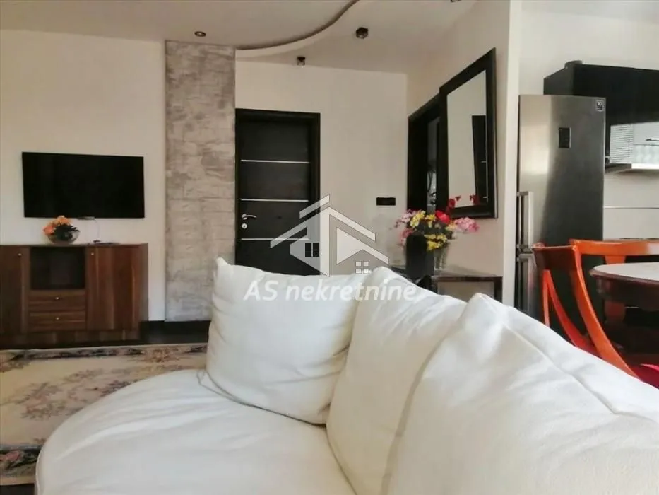 Izdavanje, dvosoban stan, 53m², Lekino Brdo, Voždovac Sve Podlokacije