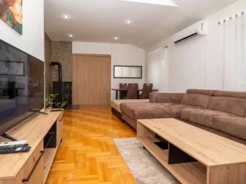 Prodaja, kuća, 258m², Karaburško Polje, Podgorica - image 3