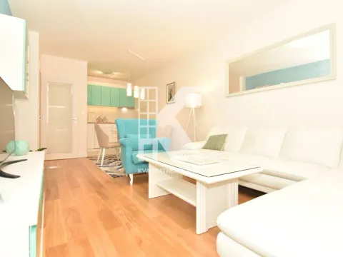 Rent, one bedroom apartment, 49m², Central Point, Podgorica - image 2