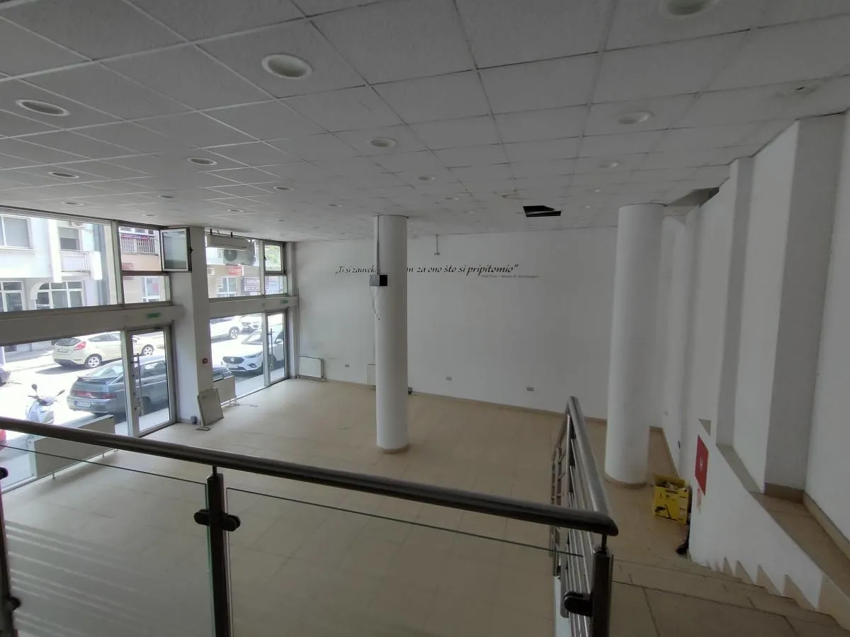 Sale, office space, 229m², Grbavica, Novi Sad Sve Podlokacije