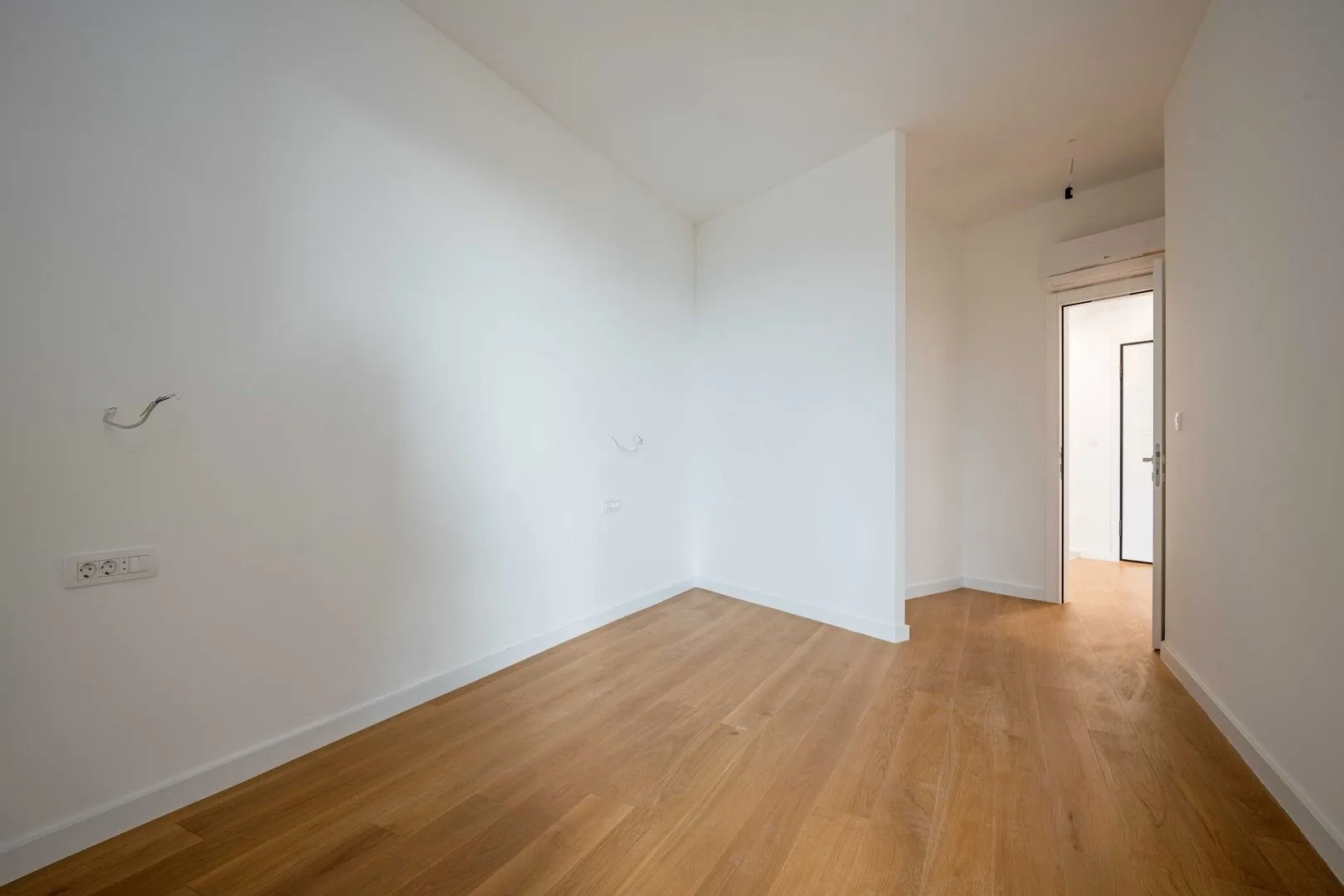 Sale, one bedroom apartment, 60m², Bečići, Budva