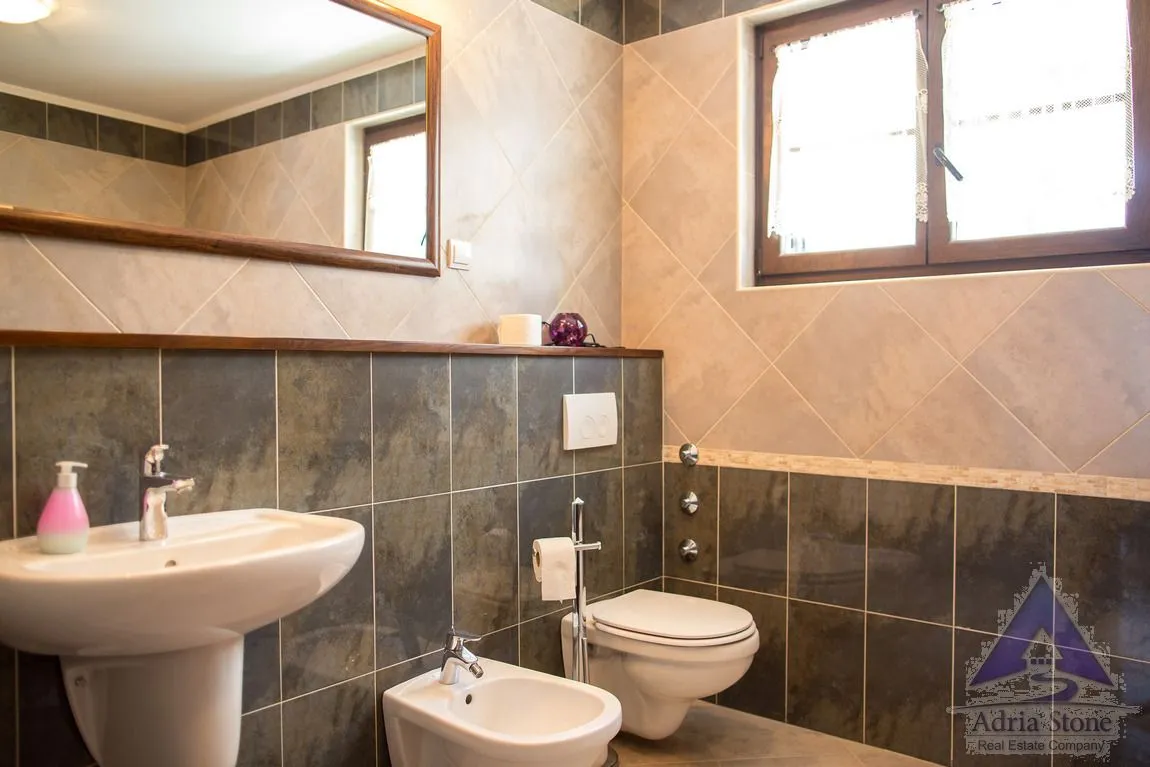 Prodaja, ugostiteljski objekat, 235m², Kostanjica, Kotor