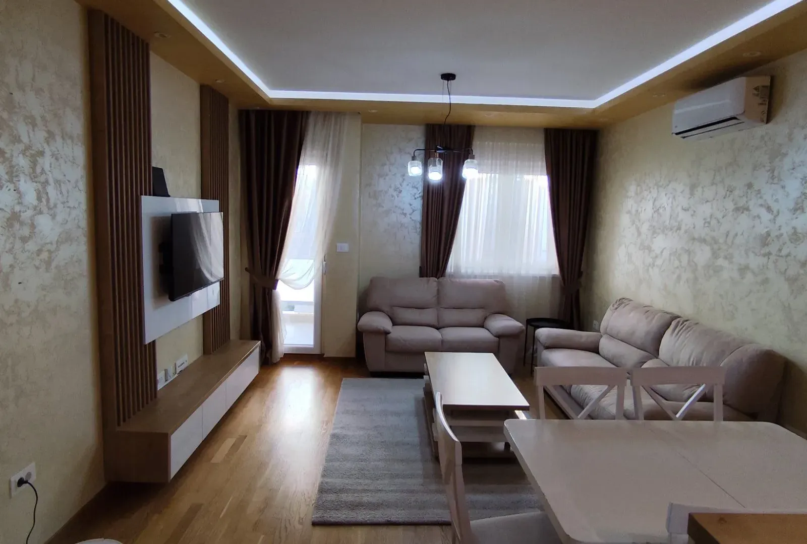Izdavanje, dvosoban stan, 64m², City Kej, Podgorica