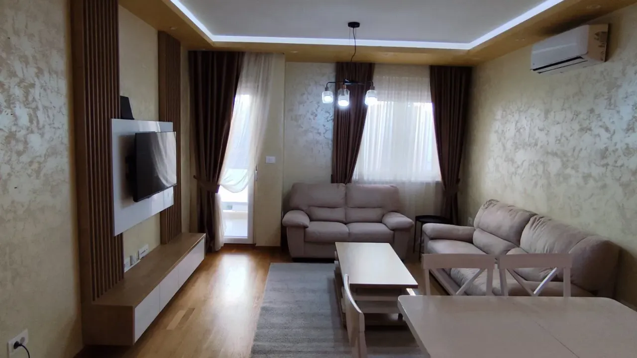 Izdavanje, dvosoban stan, 64m², City Kej, Podgorica