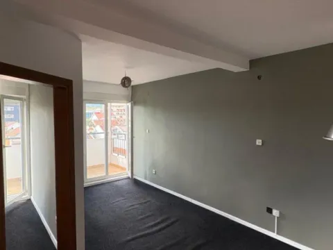 Izdavanje, jednosoban stan, 39m², Stari Aerodrom, Podgorica