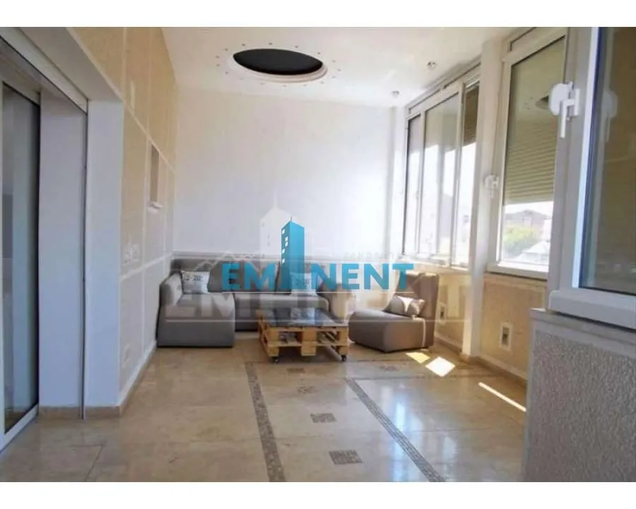 Izdavanje, četvorosoban stan, 140m², Đeram Pijaca, Beograd