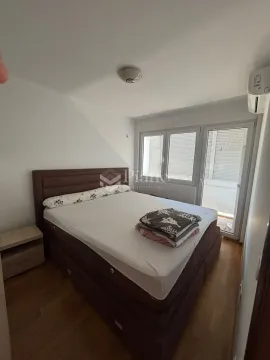 Bedroom with a double bed and access to the terrace. - image 8