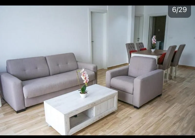 Izdavanje, dvosoban stan, 100m², Bar, Crna Gora