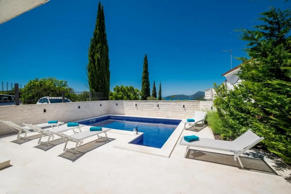 Sale, house, 240m², Žanjice, Herceg Novi