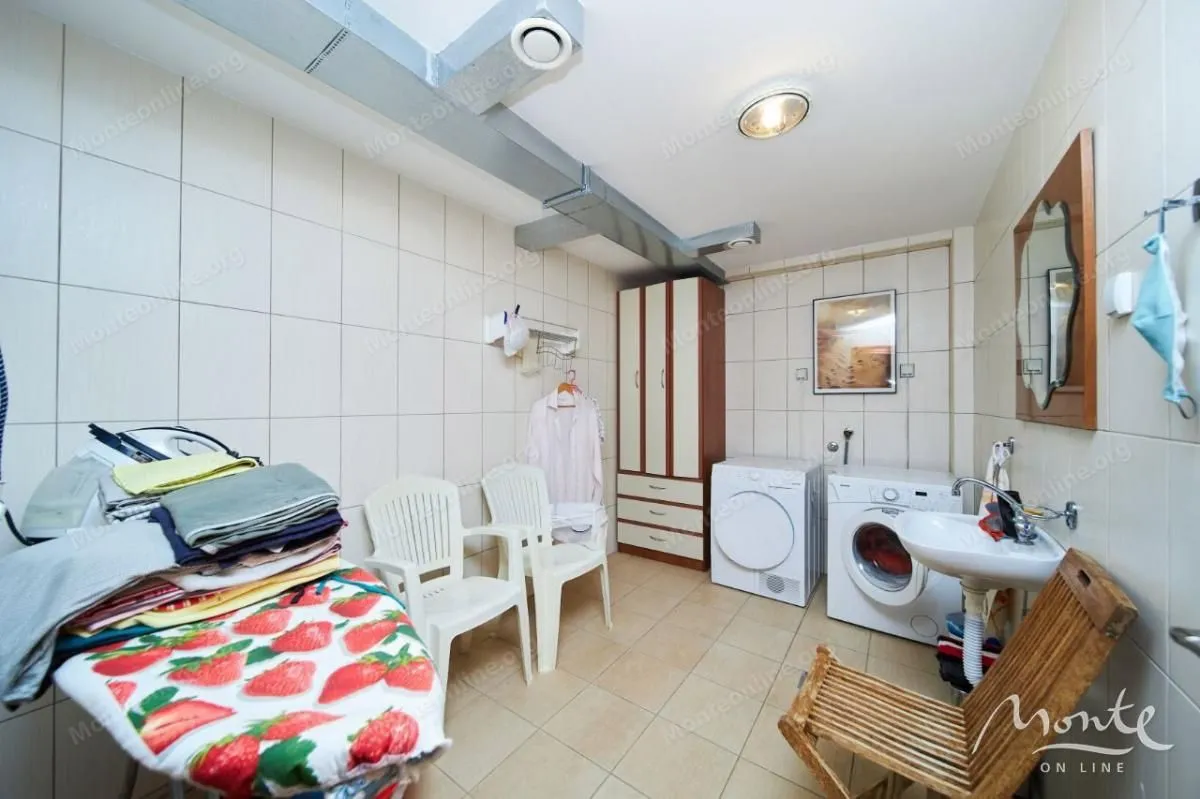 Sale, house, 495m², Bečići, Budva