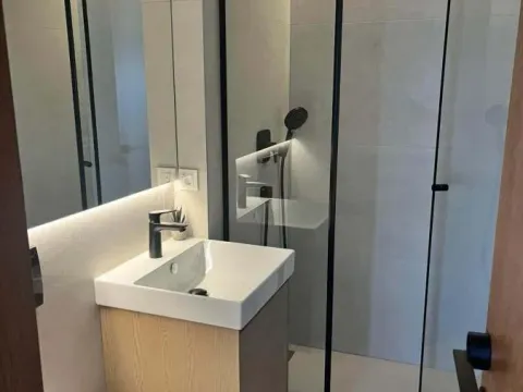 Izdavanje, trosoban stan, 120m², Stari Grad, Beograd - image 12