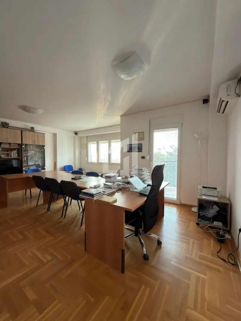 Prodaja, trosoban stan, 91m², Krivi Most, Podgorica