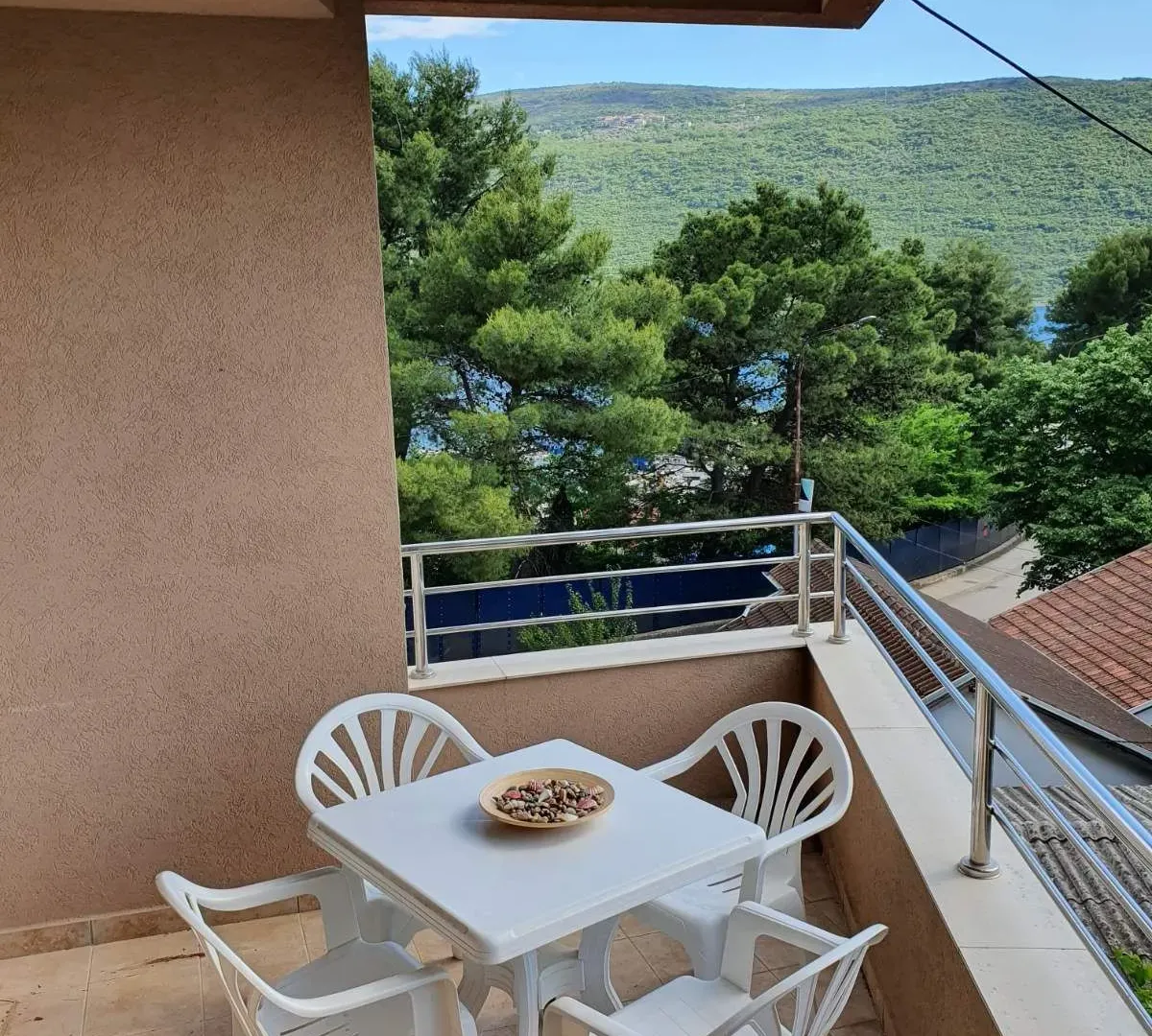 Izdavanje, jednosoban stan, 35m², Kumbor, Herceg Novi