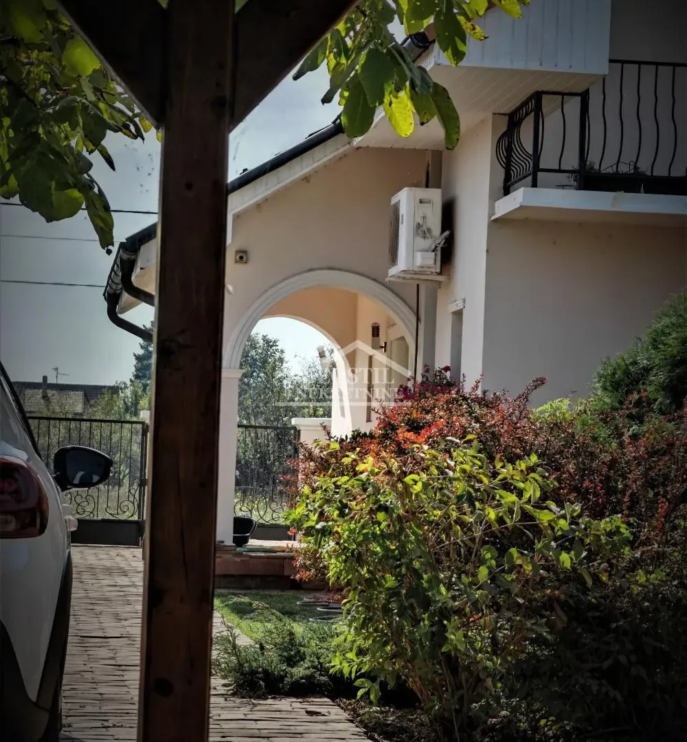 Sale, house, 225m², Zemun Ugrinovci, Zemun Sve Podlokacije