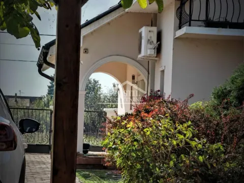 Sale, house, 225m², Zemun Ugrinovci, Zemun Sve Podlokacije - image 11