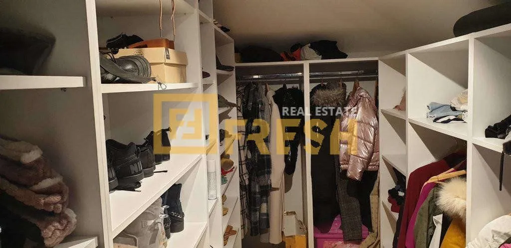 Rent, house, 300m², Vranići, Podgorica