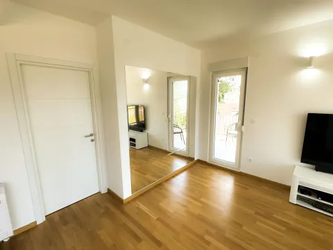 Prodaja, stan, 72m², Tivat, Crna Gora - image 5