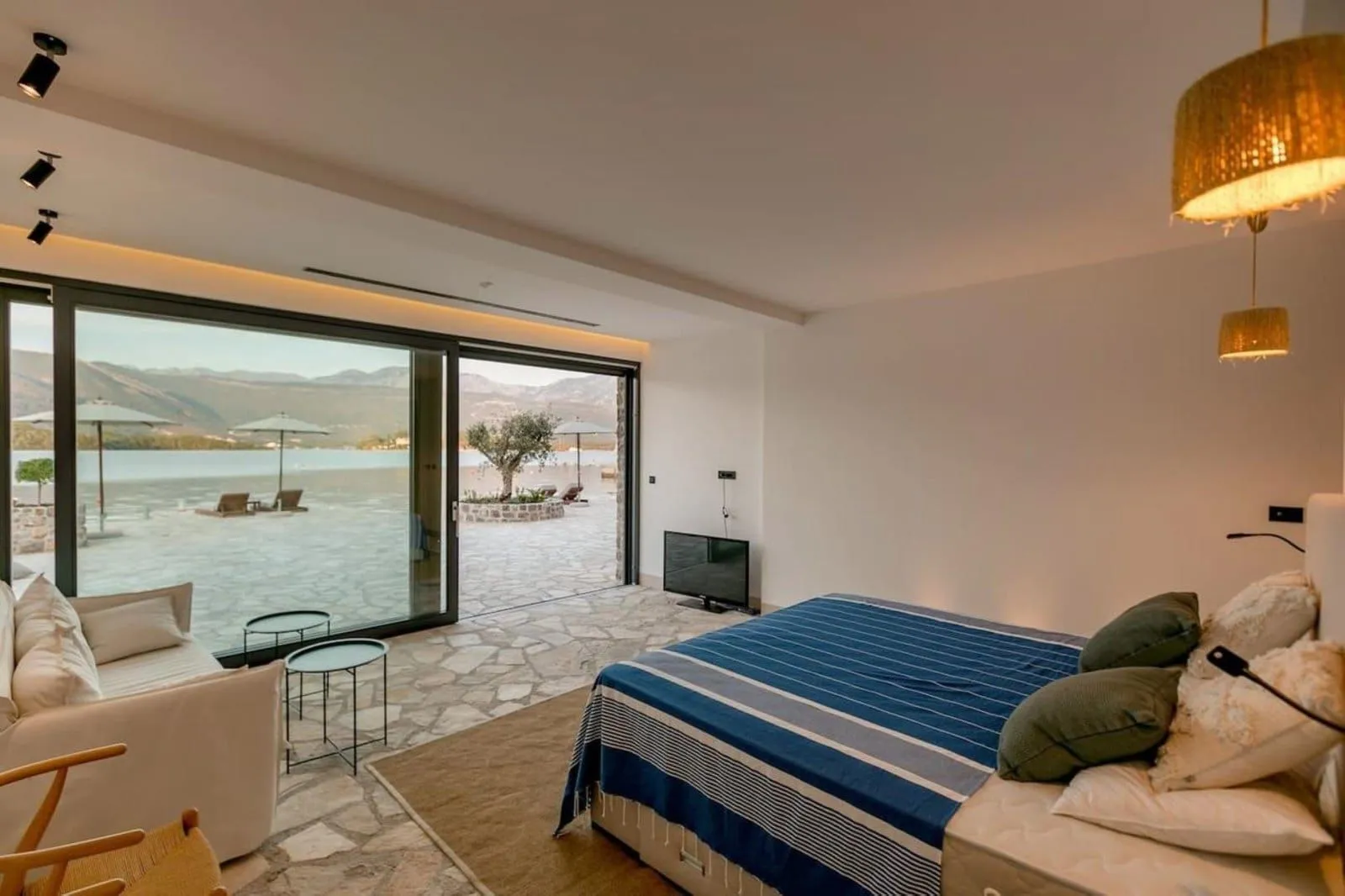 Prodaja, kuća, 676m², Đuraševići, Tivat