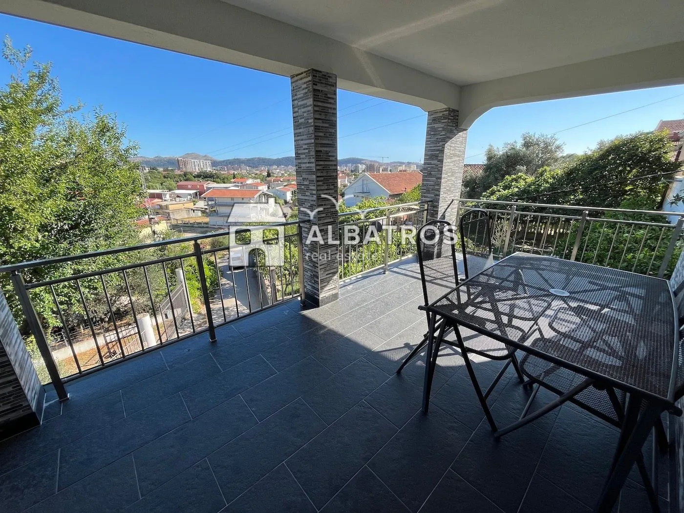 Izdavanje, trosoban stan, 111m², Ilino, Bar