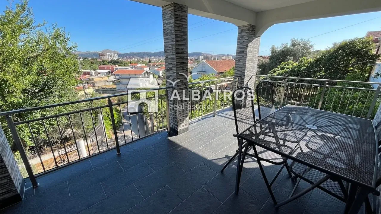 Izdavanje, trosoban stan, 111m², Ilino, Bar