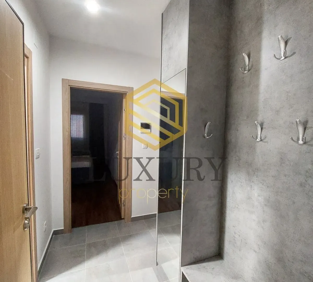 Izdavanje, jednosoban stan, 50m², Master Kvart, Podgorica