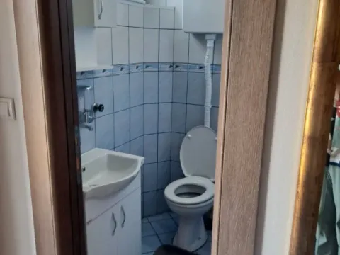 Izdavanje, trosoban stan, 130m², Stari Aerodrom, Podgorica - image 11