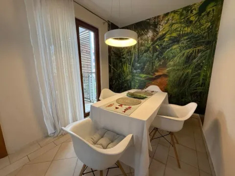 Rent, four bedroom apartment, 200m², Gorica C, Podgorica - image 13