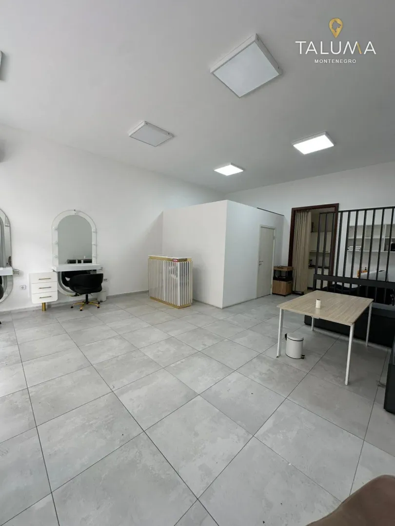 Rent, office space, 53m², City Kvart, Podgorica